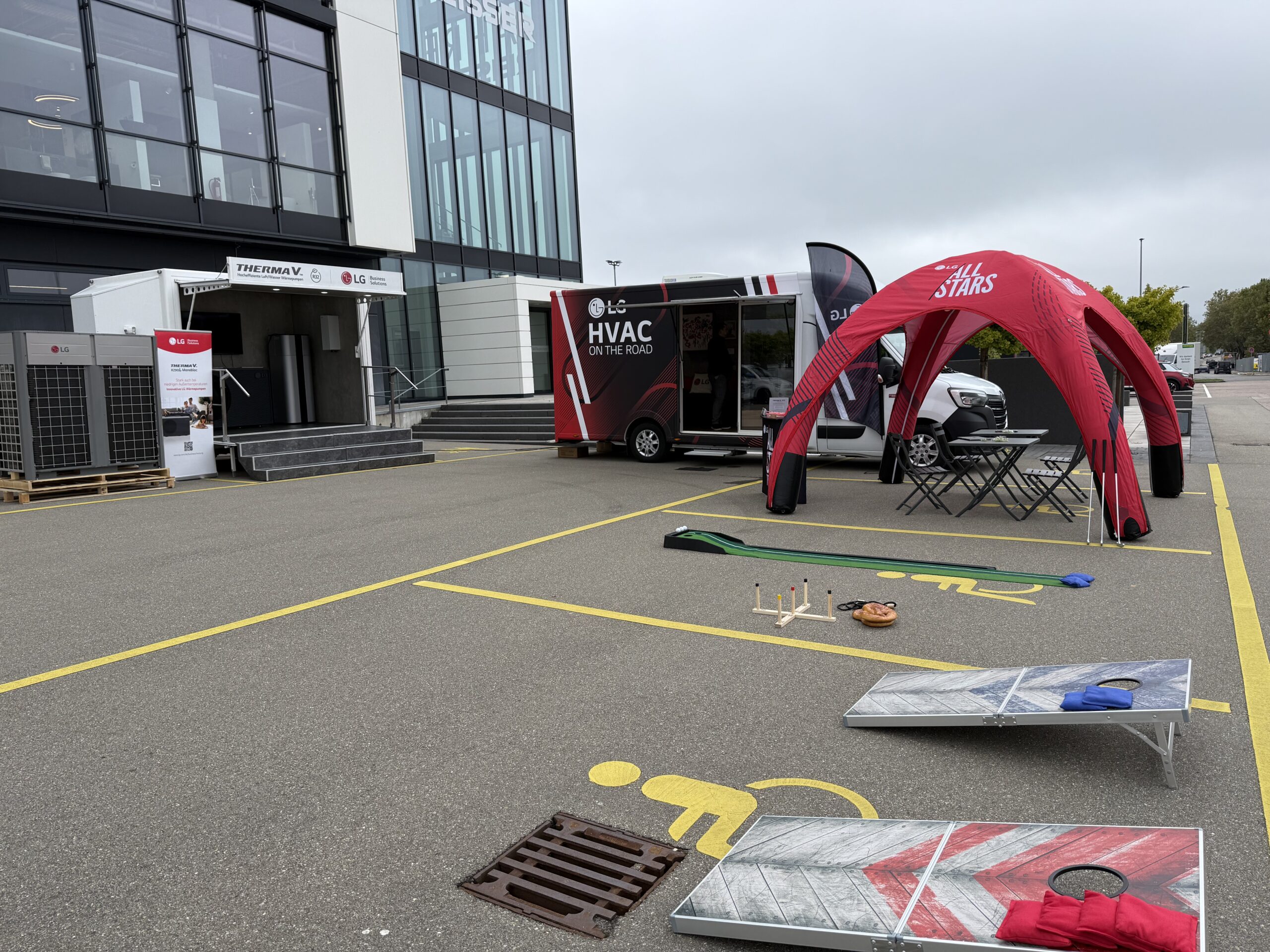 Road show LG — installation éphémère