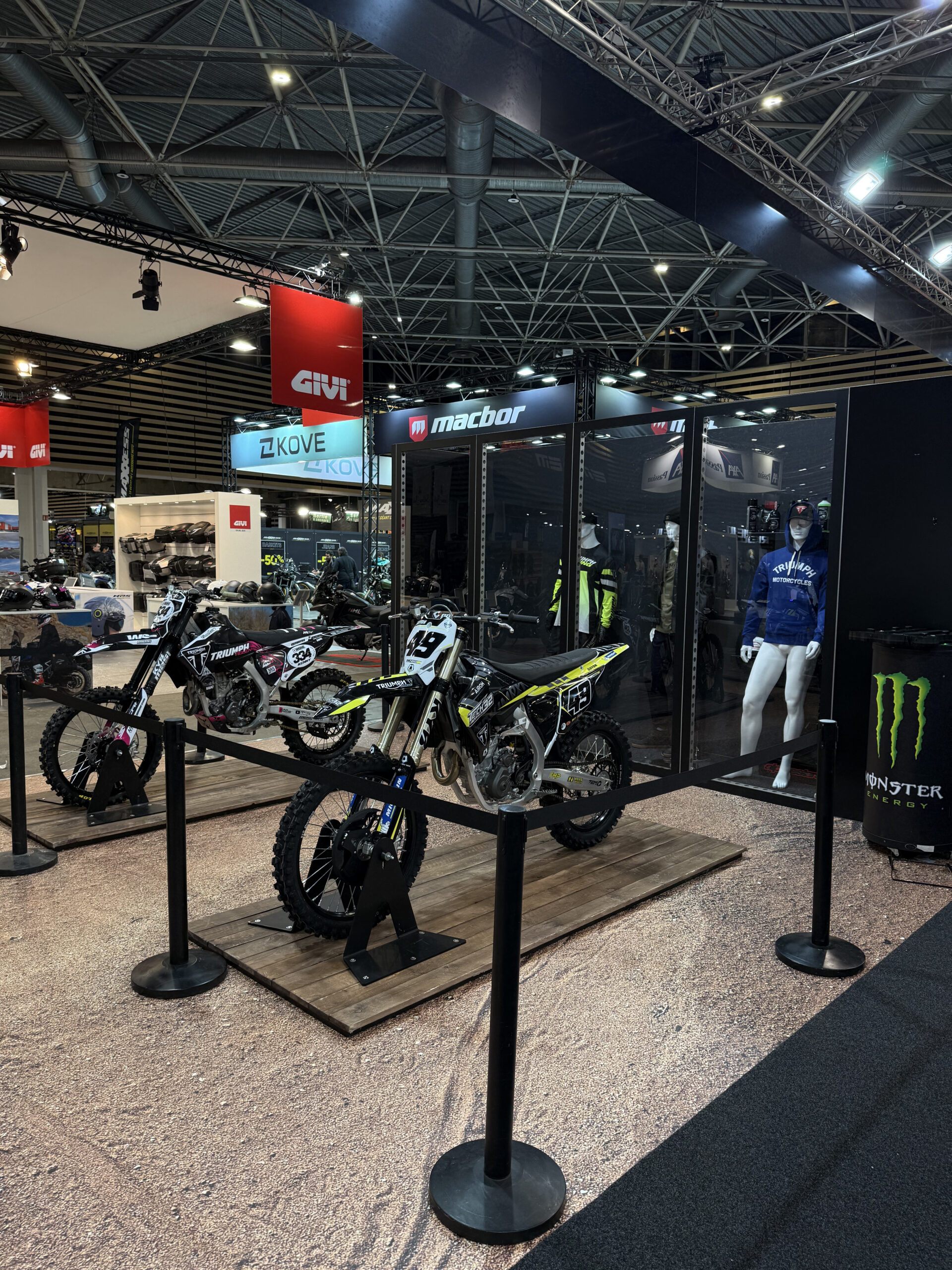 Salon du 2 Roues — stand Suzuki